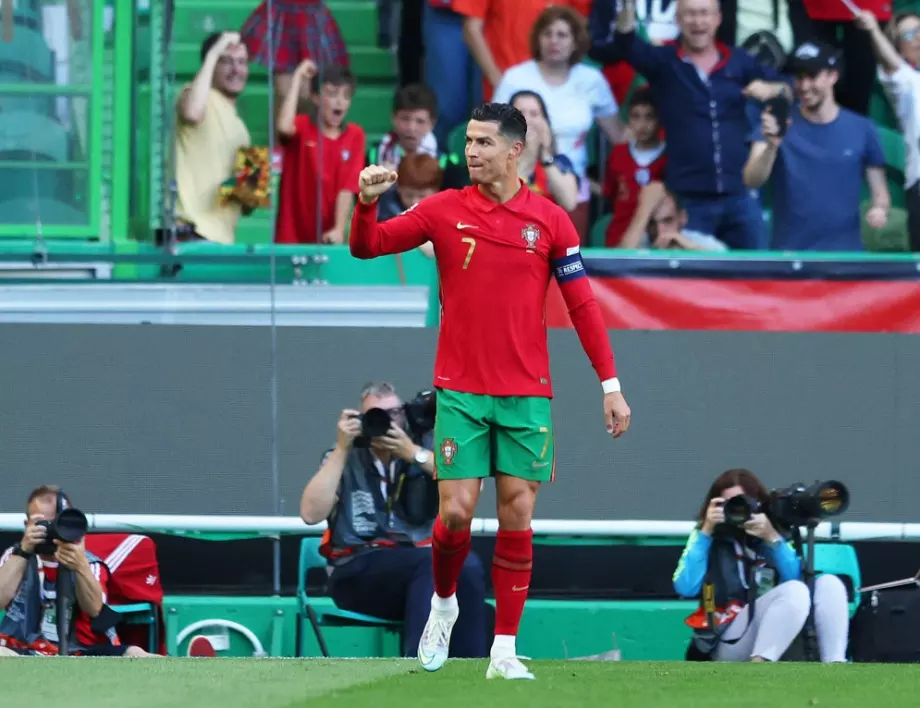Корабът на Португалия няма спирка, Роналдо срещу "абоната" - 5 гола в последните 2 мача