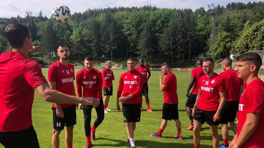 ЦСКА стартира подготовка, цял отбор младоци тренират с „червените“