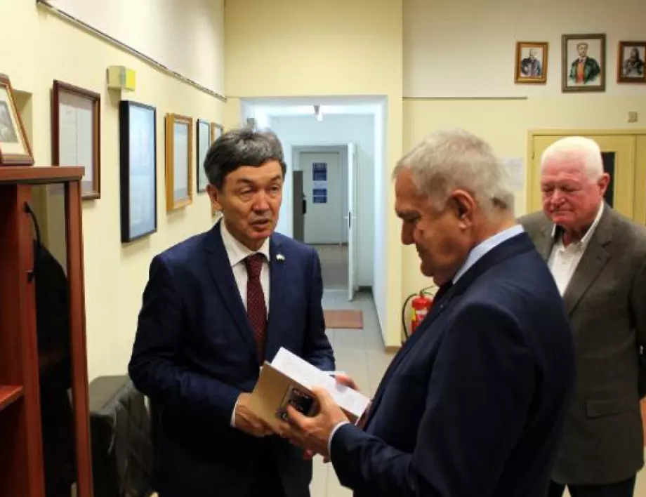 Румен Петков се срещна с посланика на Казахстан у нас