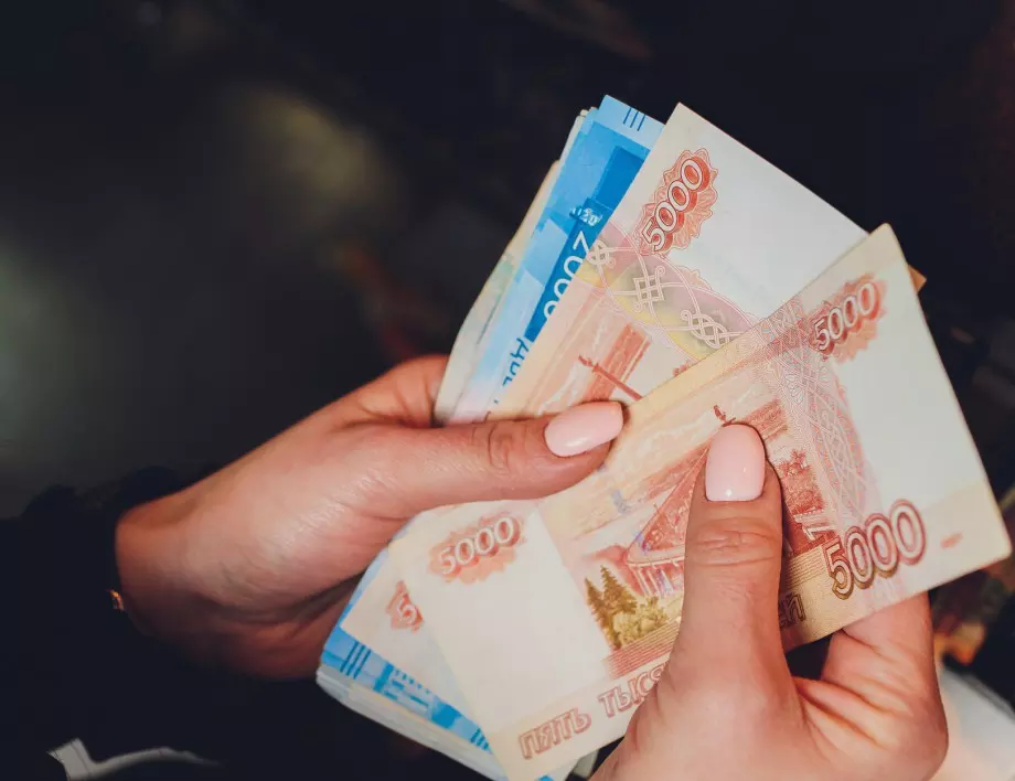 Богатите руснаци заминават за чужбина, за да откриват сметки 
