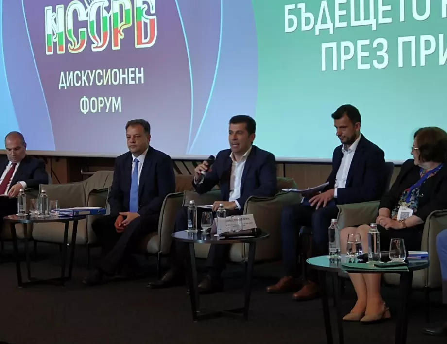 Кирил Петков обеща на кметовете: Няма да има "наши" и "ваши" общини