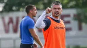 В стил Ибрахимович: Божинов надъха футболистите на Септември със силна реч (ВИДЕО)