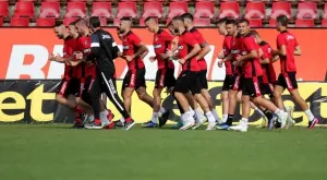 {{ otherArticle[0].article.title }}