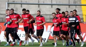 {{ otherArticle[0].article.title }}