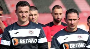 {{ otherArticle[0].article.title }}