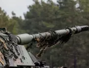 Украйна изпепели цял склад руски танкове и БТР-и и обяви старт на производство на своя гаубица (ВИДЕО)