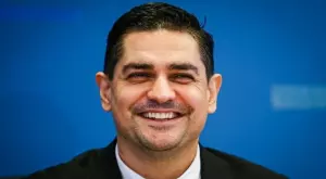 {{ otherArticle[0].article.title }}