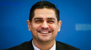 {{ otherArticle[0].article.title }}