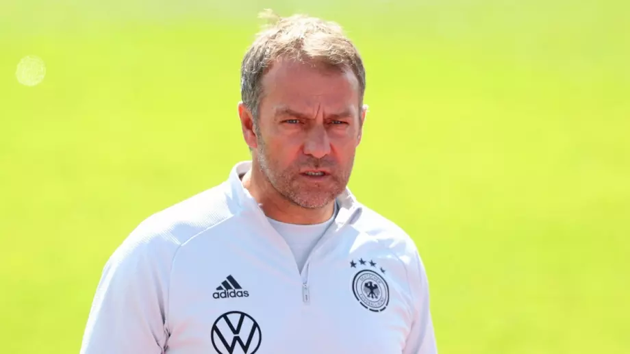 Германия все още не е изиграла първия си мач в Катар, но проблемите за Ханзи Флик започват