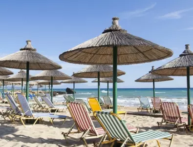 Гръцки остров постигна малка победа в битката за безплатни плажове