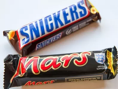 Двама служители на десертите Mars спасени след падане в огромните вани с шоколад