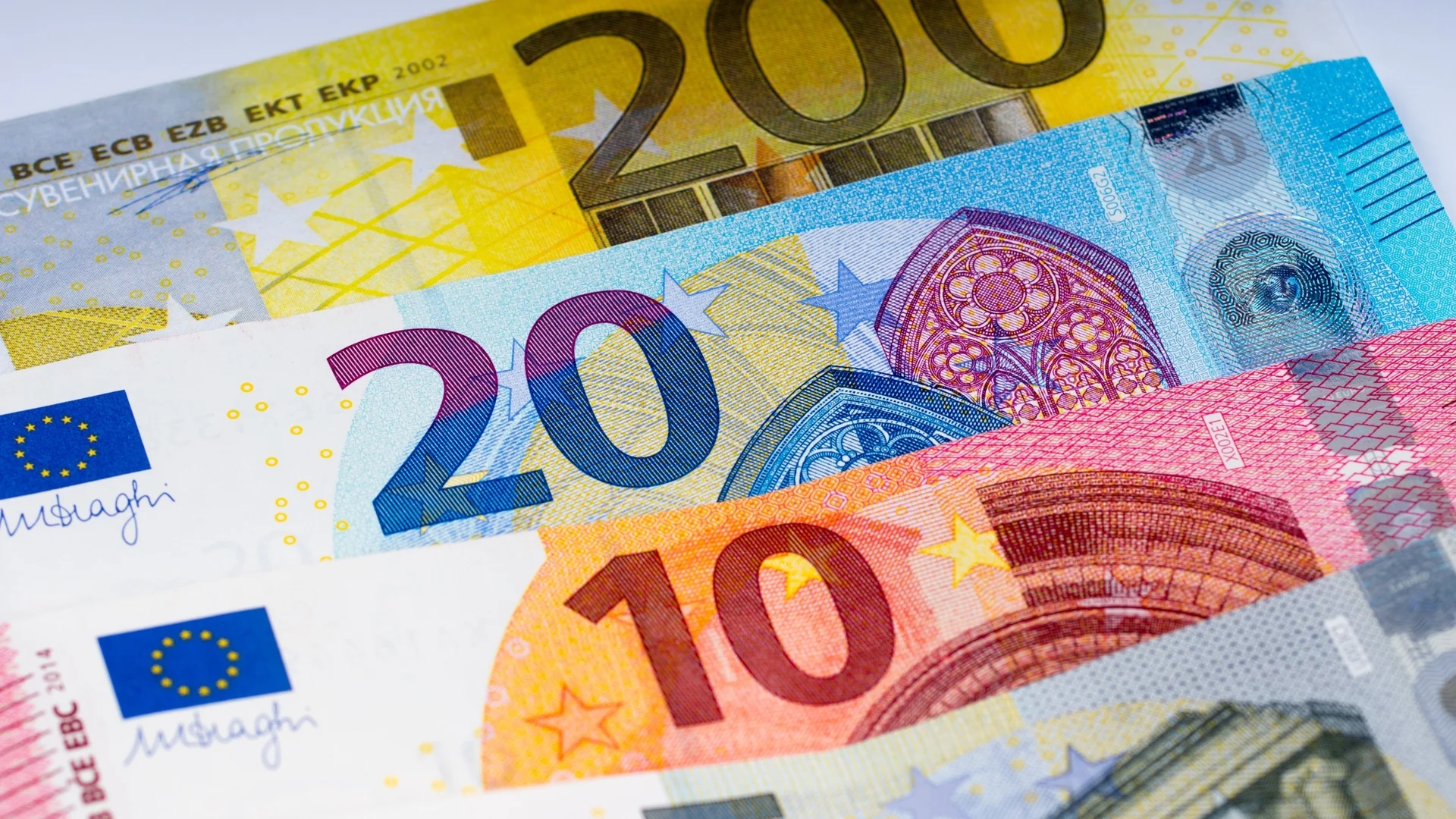 Ето какво се случва с еврото след рязката промяна в петък