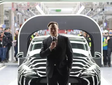 Как Tesla планира да вдигне цената си и защо номерът може и да не проработи?