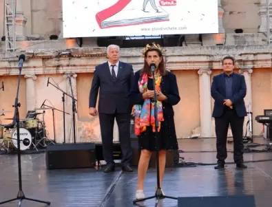 Аксиния Михайлова е носител на „Орфеев венец“ на 20-тия фестивал „Пловдив чете“