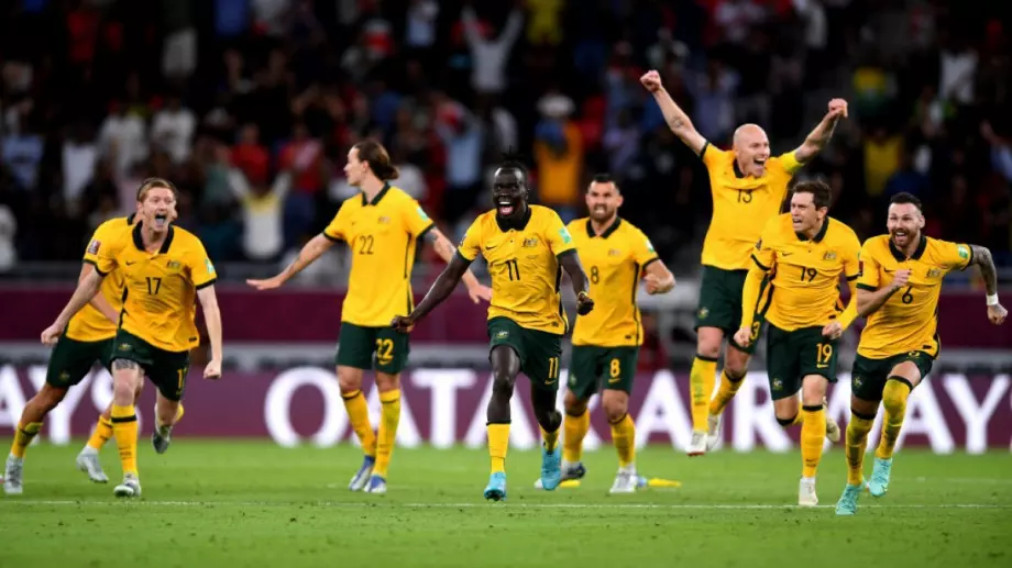 Австралия има шанс за поправителен на Световното първенство срещу познати съперници
