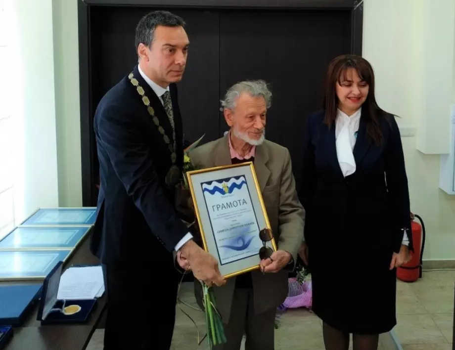 Почетен гражданин на Бургас чества две "златни" годишнини" с калейдоскоп от събития