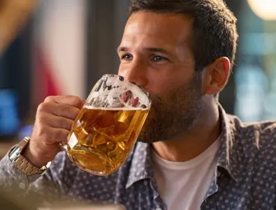 Учени разкриха какво се случва с хората, които пият повече от 1 л бира на ден