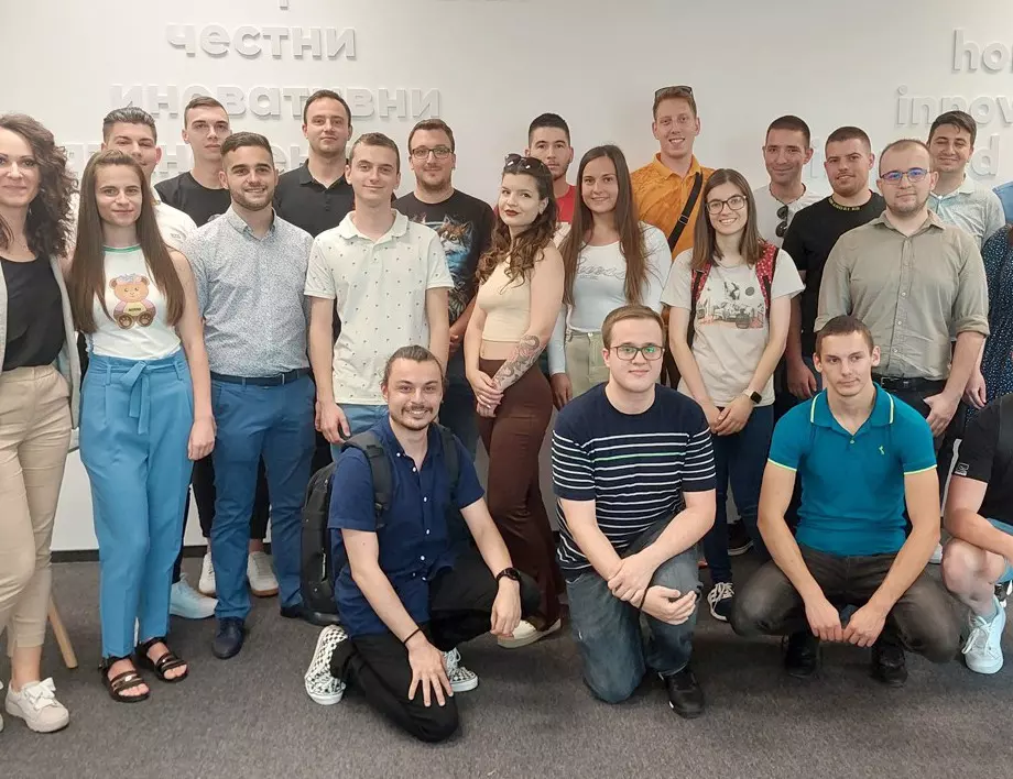 31 са студентите от ТУ-София, които завършиха "Vivacom Техническа академия" 2022