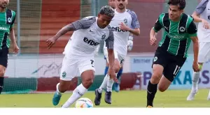 Главният рефер на Лудогорец - Гройтер Фюрт бе контузен по неприятен начин от играч на германците (ВИДЕО)