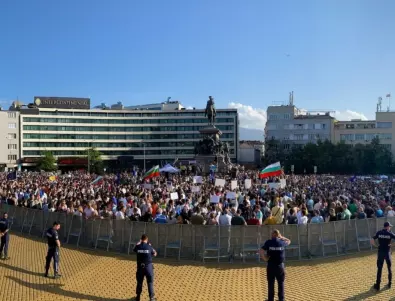Хиляди пред парламента в подкрепа на правителството (ВИДЕО)