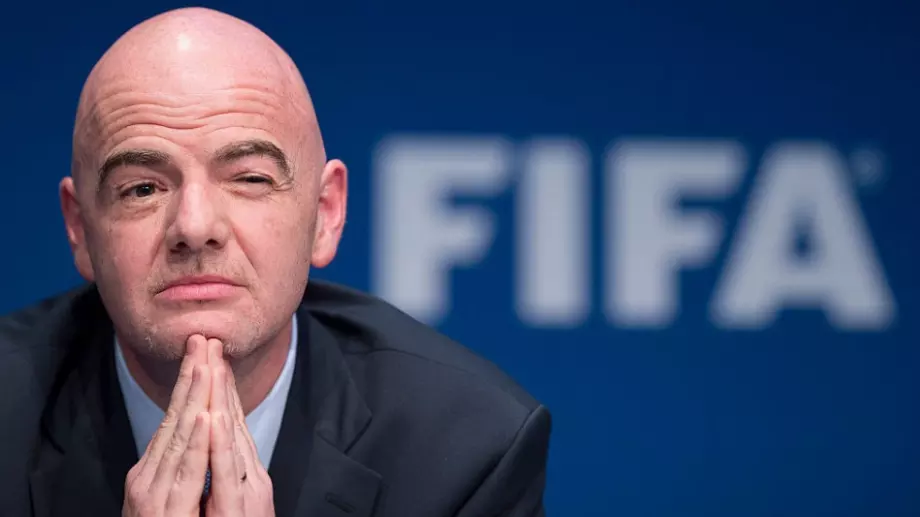Вълна от критики "заля" боса на ФИФА, в Индонезия се разгневиха от снимки на Джани Инфантино