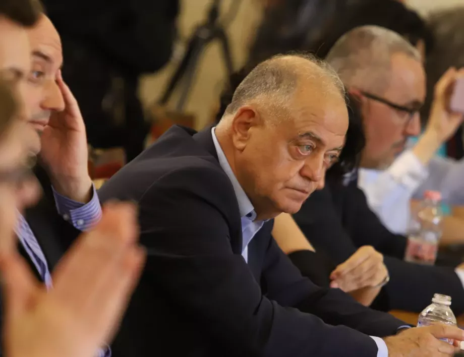 "Демократична България" няма да подкрепи Рашков, ако излезе, че е принадлежал към ДС