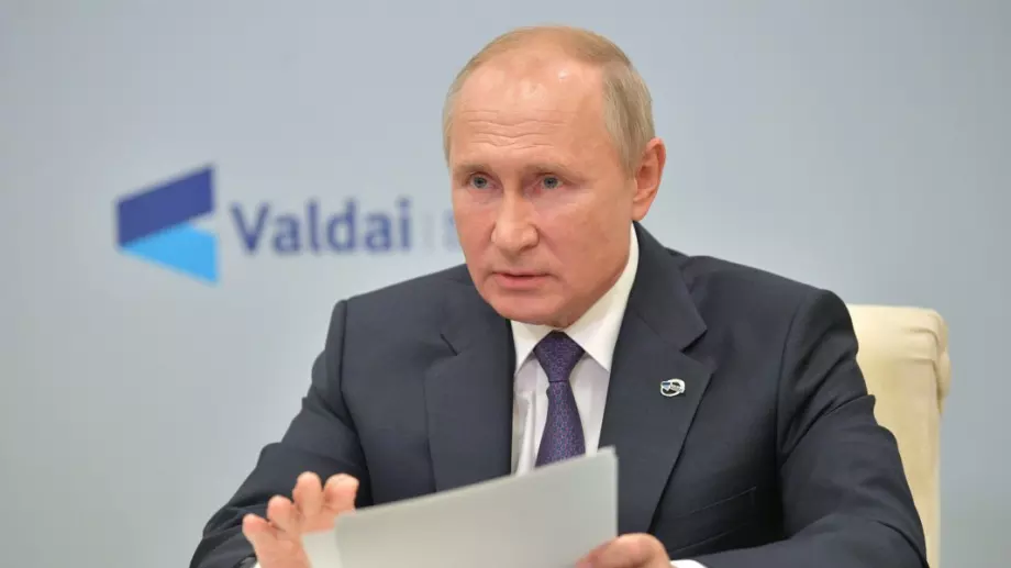 Под натиска на Путин: Руските олигарси изтеглиха милиардите си от Европа
