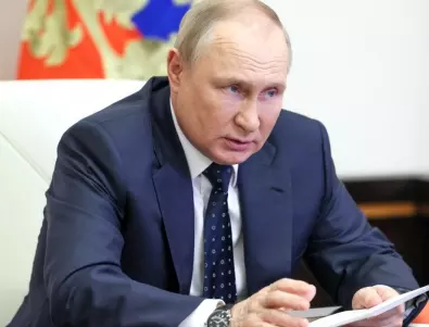 Русия заплаши швейцарски вестник със съд заради снимка на Путин като клоун (СНИМКИ)