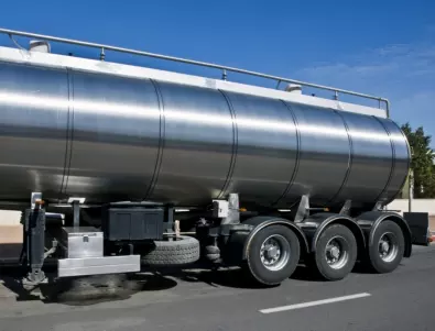 Разлив на азотна киселина от камион затвори междущатска магистрала (ВИДЕО)