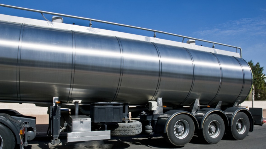 Защо Държавният резерв поръчва нови и нови количества бензин и дизел, а ...