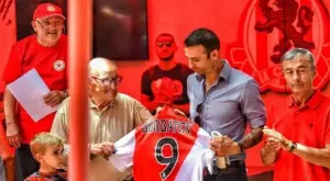 Присъствие на "червени" легенди на "Българска армия", Бербатов с интересно дарение