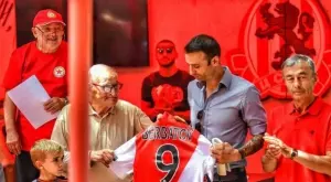 Росен Петров - Животното спечели търг за фланелка на Димитър Бербатов за 1755 лева, а сумата бе дарена на Димитър Пенев