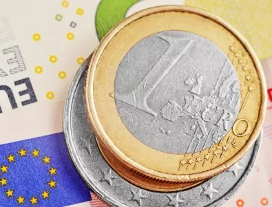 Еврото отбеляза нов рекорден спад спрямо долара