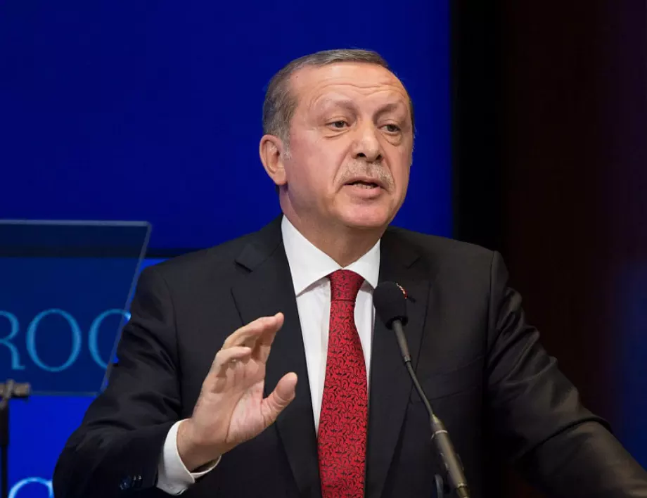 Как Ердоган иска да запуши устата на критици на властта