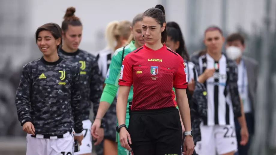 Историческо: жена ще ръководи срещи от Серия А от новия сезон