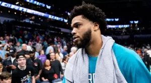 {{ otherArticle[0].article.title }}