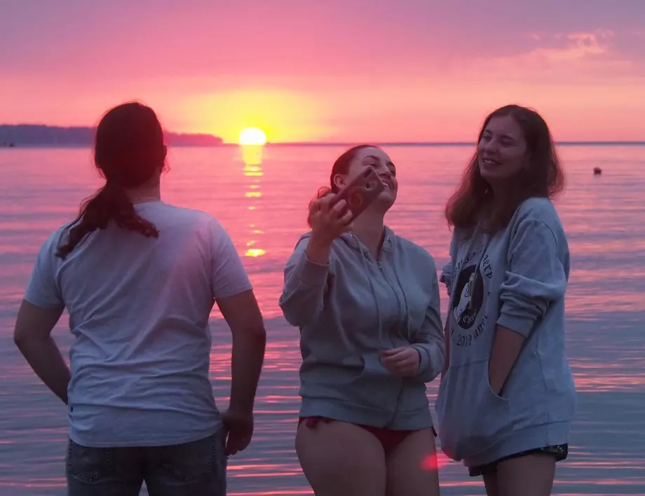 "Джулай морнинг" – хора от цялата страна посрещнаха първото юлско слънце