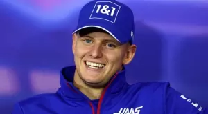 Мик Шумахер след битката си със Себастиан Фетел: Надявам се да науча много от неговите трикове