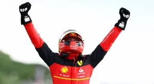 Макс Верстапен най-бърз на квалификацията в Белгия, но Карлос Сайнц ще стартира първи в неделя