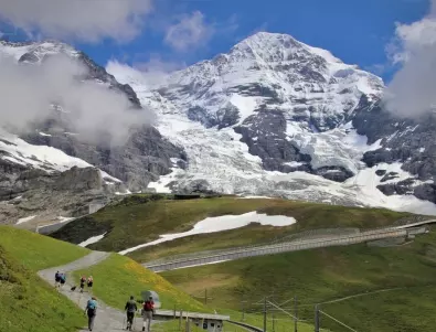 Скиор в Алпите пропадна в пукнатина на ледник (ВИДЕО)