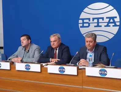 Румен Петков: Министърът на енергетиката вятър го вее на бял катамаран