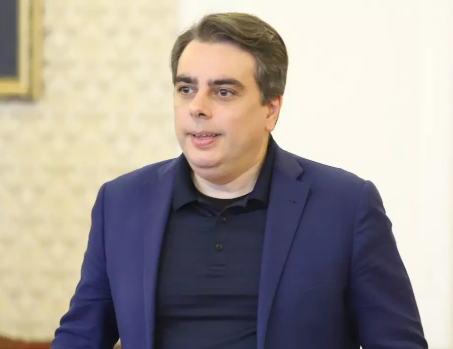 Шансът на Василев и шансовете на другите