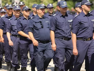 Полицаи в Бургас: Натовареността ни през лятото е скочила с 40%, искаме 10% увеличение на заплатите
