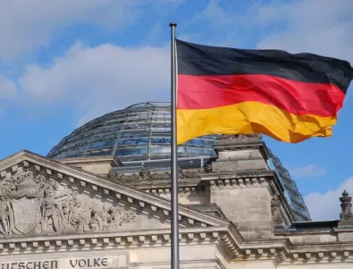 Пред Бундестага в Берлин издигат защитни стълбове срещу терористични атаки (СНИМКИ)