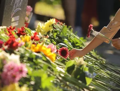 Вандали изкорениха цветя в памет на двете убити момичета в София (СНИМКИ)