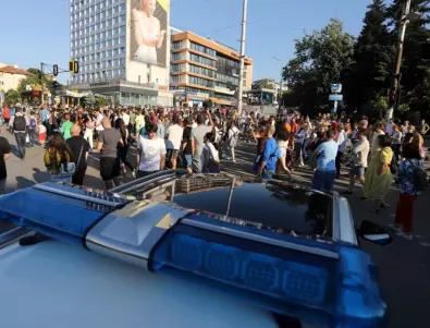 Протестиращи блокираха движението на мястото на тежката катастрофа (ВИДЕО)