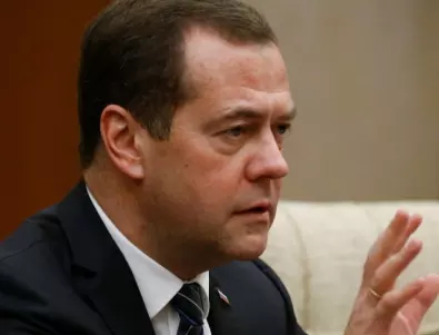 Медведев бесен на полския президент: Заслужава да го разпънем между четири коня на Червения площад