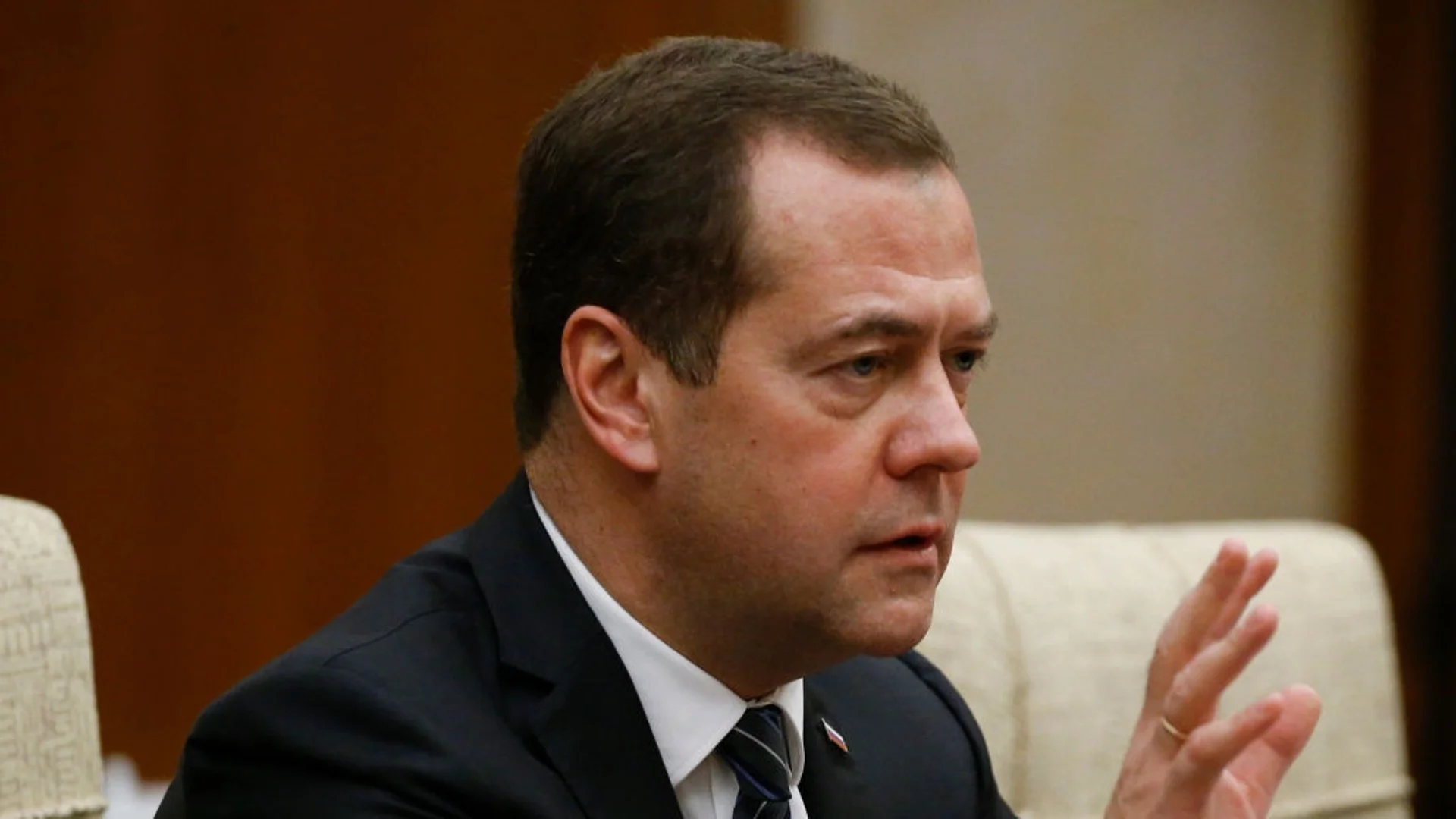 Медведев: Досадно е, че не уцелиха Зеленски