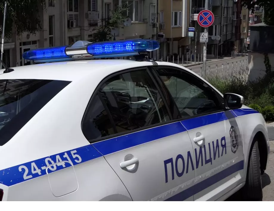 Повдигнаха обвинения на шестимата задържани за схема с кражба на коли в Бургас