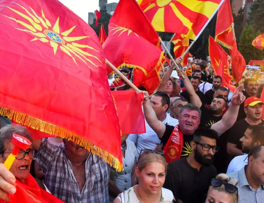 Мъж стреля на протеста в Скопие, арестуваха го